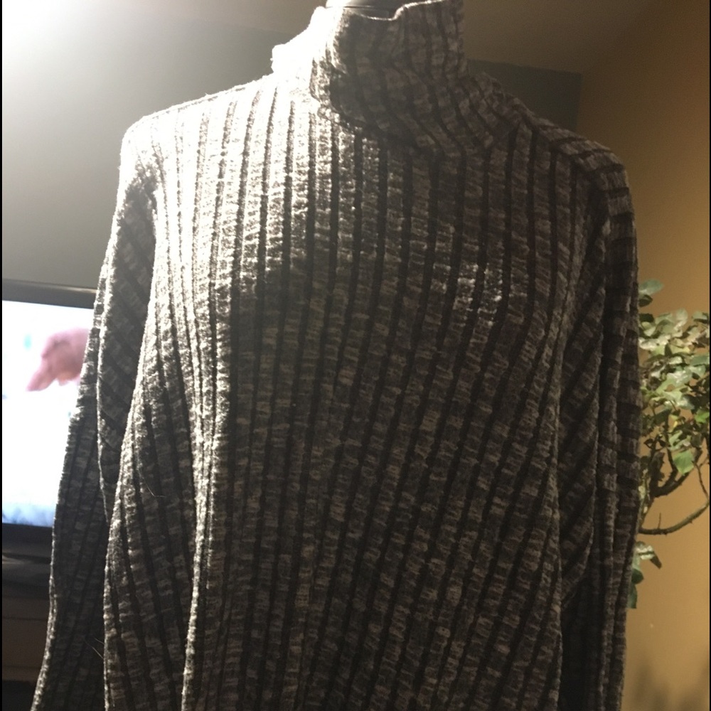 American Eagle outfit mock neck XL